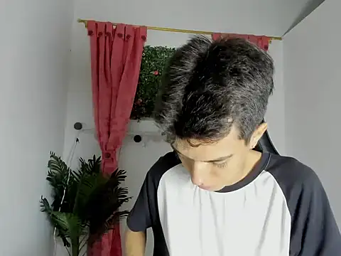 Snapshot of dylan_202520_ chatting on September 20, 11:33 am dylan 202520 online show from September 20, 11:33 am