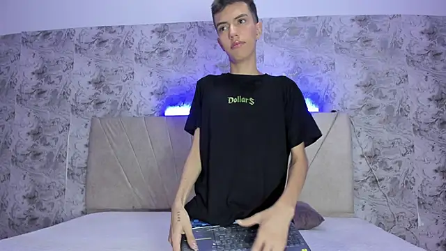 Snapshot of dylan_202520_ chatting on September 27, 11:48 am dylan 202520 online show from September 27, 11:48 am