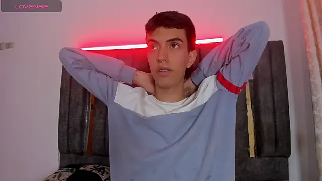 Snapshot of dylan_202520_ chatting on November 8, 11:32 am dylan 202520 online show from November 8, 11:32 am