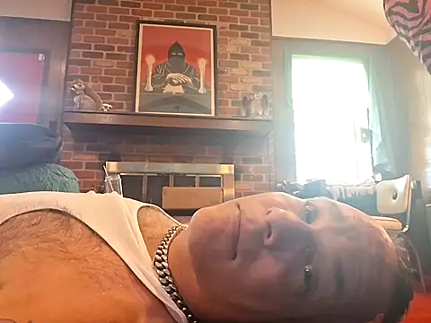 Snapshot of Slinkypoppet chatting on May 11, 7:33 pm Slinkypoppet online show from May 11, 7:33 pm