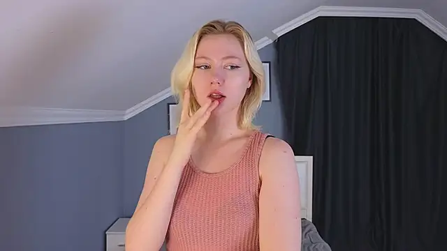 Snapshot of Violet_Willis chatting on October 2, 3:08 pm Violet Willis online show from October 2, 3:08 pm