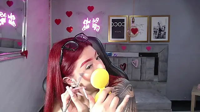Snapshot of Red_Bunny_v chatting on February 13, 1:18 pm Red Bunny v online show from February 13, 1:18 pm