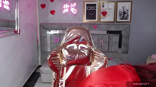 Snapshot of Red_Bunny_v chatting on February 19, 1:23 am Red Bunny v online show from February 19, 1:23 am