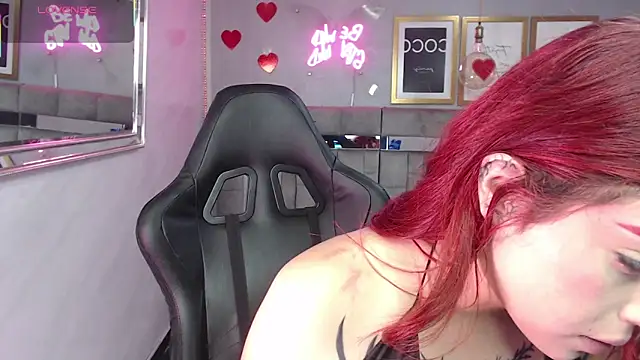 Snapshot of Red_Bunny_v chatting on April 6, 1:12 pm Red Bunny v online show from April 6, 1:12 pm
