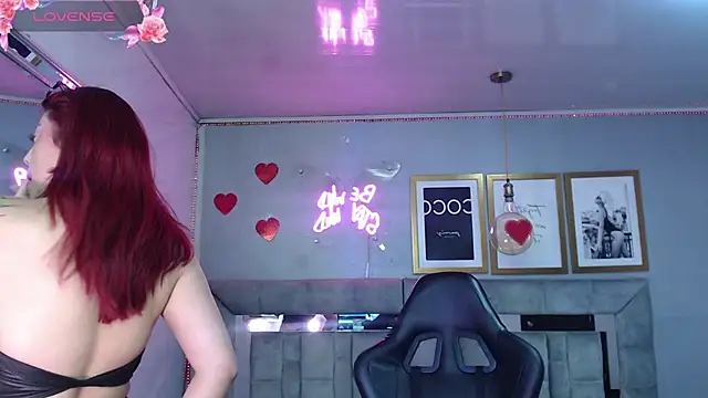 Snapshot of Red_Bunny_v chatting on April 12, 1:38 pm Red Bunny v online show from April 12, 1:38 pm
