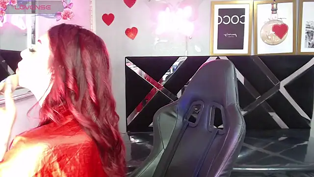 Snapshot of Red_Bunny_v chatting on April 18, 1:26 pm Red Bunny v online show from April 18, 1:26 pm