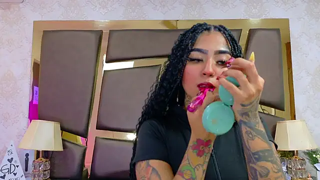 EmilieLake online show from February 19, 7:54 pm