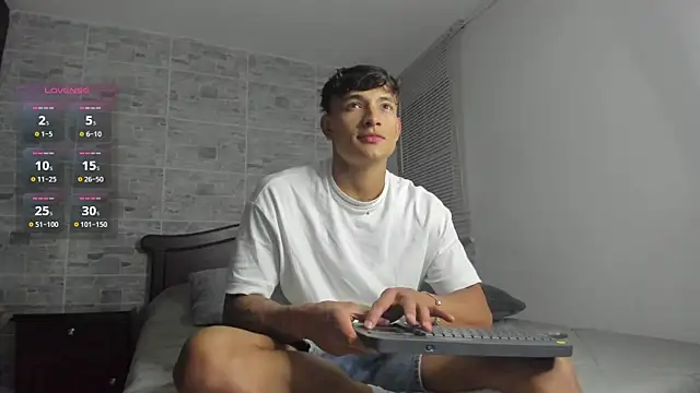 Snapshot of DavisFirb chatting on September 22, 2:24 am DavisFirb online show from September 22, 2:24 am