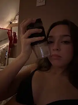 Snapshot of LillieOlive chatting on October 12, 9:36 pm LillieOlive online show from October 12, 9:36 pm