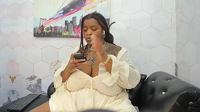 Anaa Fuentess online show from April 4, 11:40 am