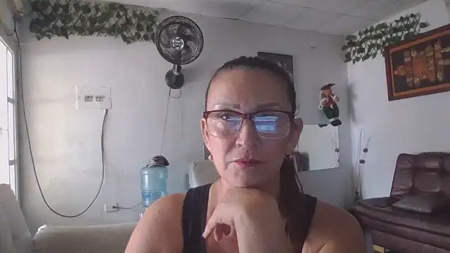 MiaVega online show from October 29, 3:25 pm