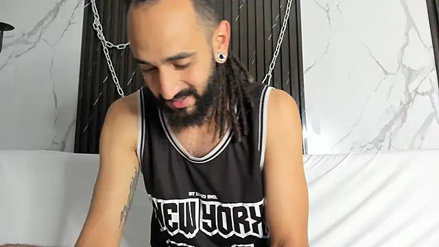 Snapshot of Tatis__ chatting on February 6, 8:23 pm Tatis online show from February 6, 8:23 pm