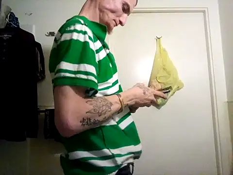 jizzyglizzy92 online show from March 16, 1:33 am