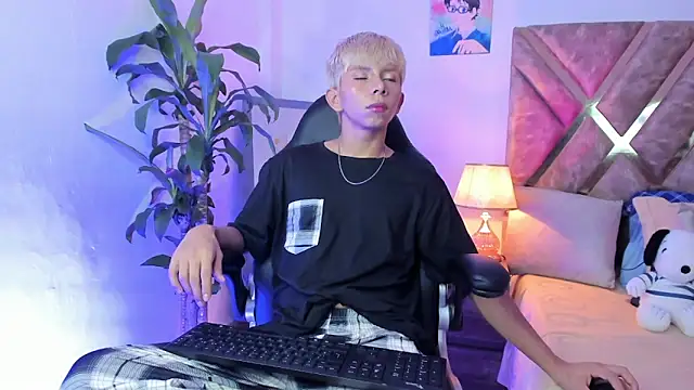 Hyunjin Son online show from February 17, 8:37 pm