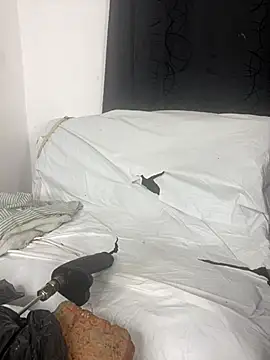 Snapshot of Gabrielle_Sexy94 chatting on February 12, 11:22 pm Gabrielle Sexy94 online show from February 12, 11:22 pm