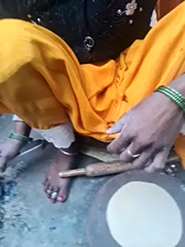 Snapshot of parmila203 chatting on February 19, 2:18 am parmila203 online show from February 19, 2:18 am