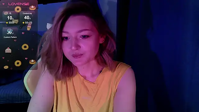 Snapshot of cute1stranger chatting on October 15, 6:57 am cute1stranger online show from October 15, 6:57 am