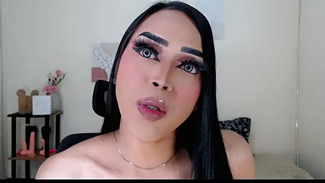 Snapshot of Lessandra_Lust chatting on October 4, 10:52 pm Lessandra Lust online show from October 4, 10:52 pm