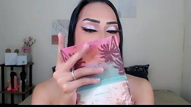 Snapshot of Lessandra_Lust chatting on October 13, 3:28 am Lessandra Lust online show from October 13, 3:28 am