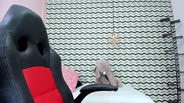 MOLLYSPENCER1 online show from October 30, 7:25 pm