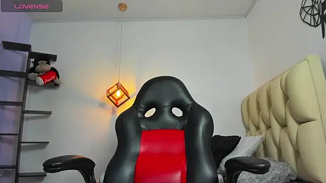 MOLLYSPENCER1 online show from April 14, 6:58 pm