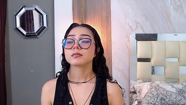 Snapshot of honeymoon_12 chatting on February 8, 5:00 am honeymoon 12 online show from February 8, 5:00 am