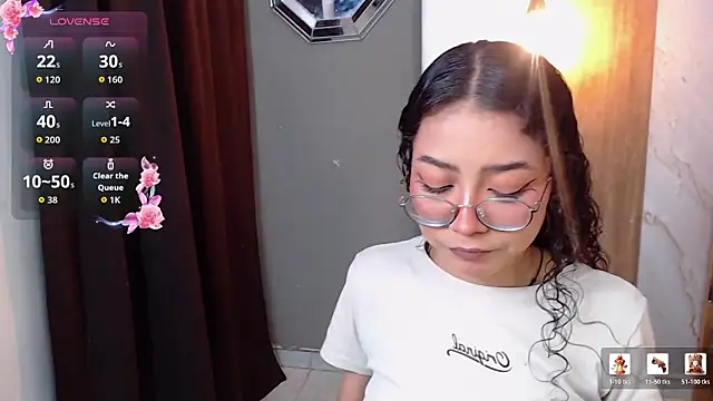 Snapshot of honeymoon_12 chatting on March 4, 7:03 am honeymoon 12 online show from March 4, 7:03 am