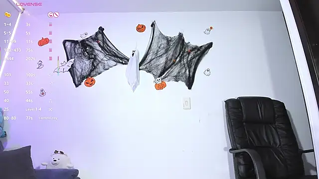 ValerieInk online show from October 31, 1:01 pm