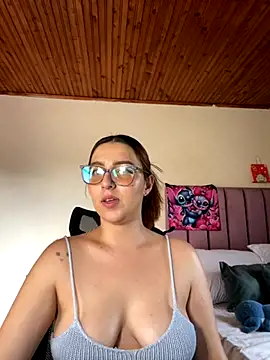 CoraVibes online show from September 12, 7:36 pm