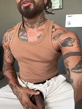 Snapshot of Locshot chatting on April 24, 8:00 pm Locshot online show from April 24, 8:00 pm
