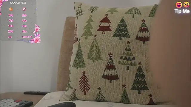 Roxybeautyy online show from March 9, 9:24 am