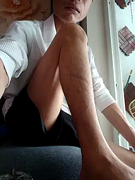 boyhi199x online show from November 5, 8:03 am