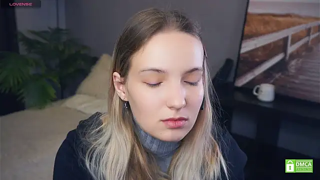 HongTomczak online show from September 19, 7:10 am