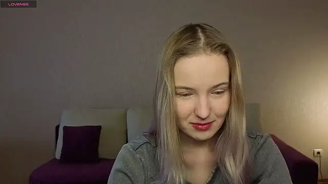 HongTomczak online show from April 13, 7:47 am