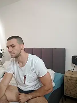 Snapshot of BrokenToPieces chatting on September 16, 8:59 am BrokenToPieces online show from September 16, 8:59 am