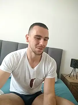 Snapshot of BrokenToPieces chatting on September 19, 7:54 am BrokenToPieces online show from September 19, 7:54 am