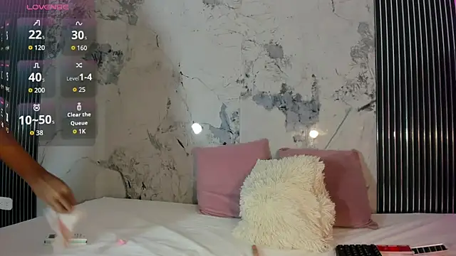 Mia Duarte1 online show from October 31, 7:37 pm