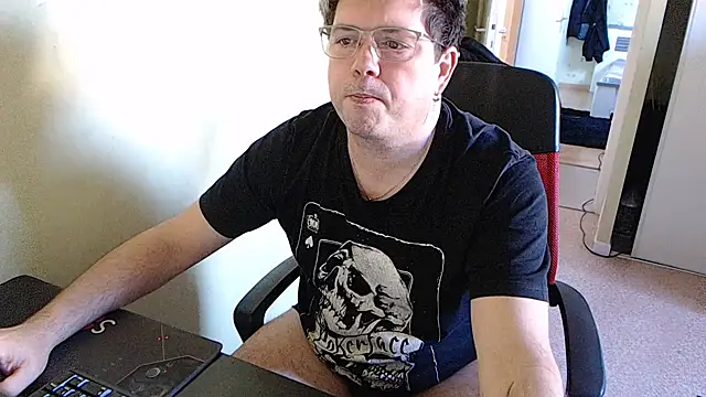 Snapshot of blueandwhite1 chatting on December 31, 1:30 pm blueandwhite1 online show from December 31, 1:30 pm