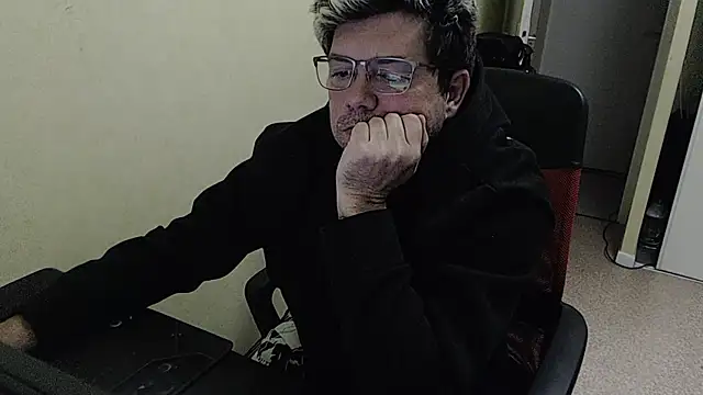 Snapshot of blueandwhite1 chatting on January 17, 10:12 pm blueandwhite1 online show from January 17, 10:12 pm