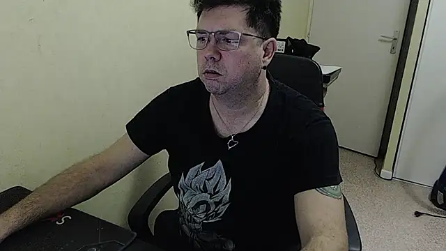 Snapshot of blueandwhite1 chatting on January 28, 5:35 pm blueandwhite1 online show from January 28, 5:35 pm