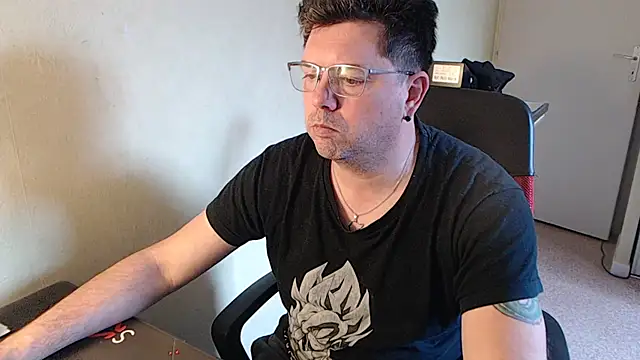 Snapshot of blueandwhite1 chatting on January 29, 2:32 pm blueandwhite1 online show from January 29, 2:32 pm