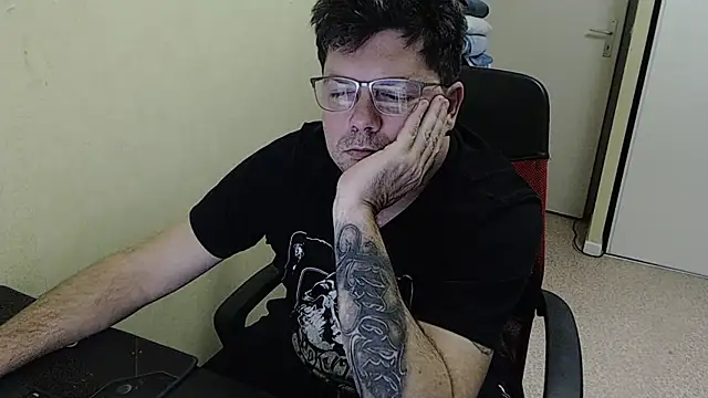 Snapshot of blueandwhite1 chatting on February 4, 9:31 pm blueandwhite1 online show from February 4, 9:31 pm