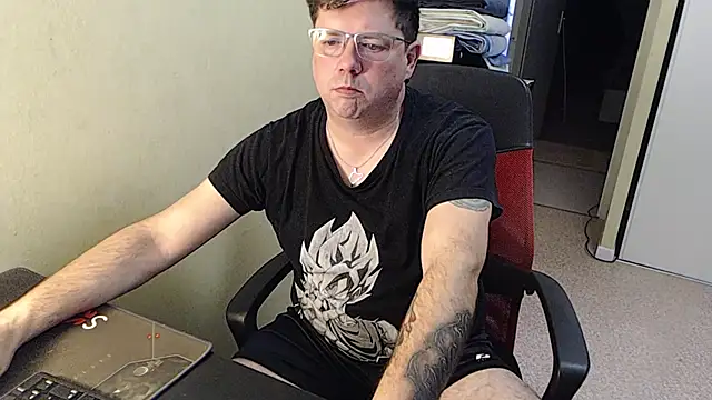 Snapshot of blueandwhite1 chatting on February 7, 3:52 pm blueandwhite1 online show from February 7, 3:52 pm