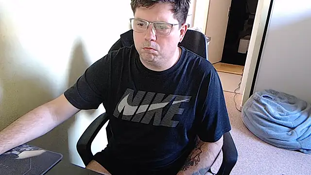 Snapshot of blueandwhite1 chatting on February 14, 3:58 pm blueandwhite1 online show from February 14, 3:58 pm