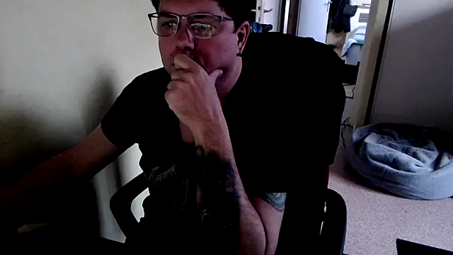 Snapshot of blueandwhite1 chatting on March 3, 5:18 pm blueandwhite1 online show from March 3, 5:18 pm