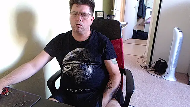 Snapshot of blueandwhite1 chatting on October 16, 3:13 pm blueandwhite1 online show from October 16, 3:13 pm