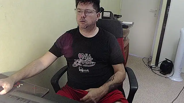 Snapshot of blueandwhite1 chatting on October 25, 7:27 am blueandwhite1 online show from October 25, 7:27 am