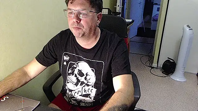 Snapshot of blueandwhite1 chatting on November 7, 4:18 pm blueandwhite1 online show from November 7, 4:18 pm