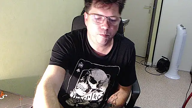 Snapshot of blueandwhite1 chatting on November 12, 8:59 am blueandwhite1 online show from November 12, 8:59 am