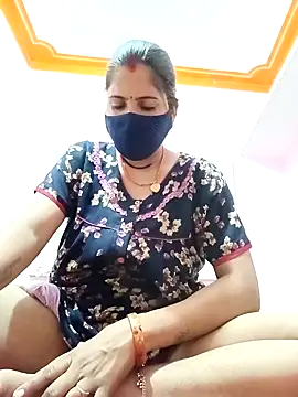Snapshot of Sexi_savitri chatting on October 9, 3:43 pm Sexi savitri online show from October 9, 3:43 pm